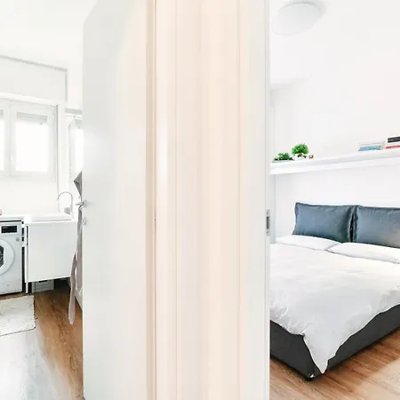 Joivy Superb Flat With Balcony Como