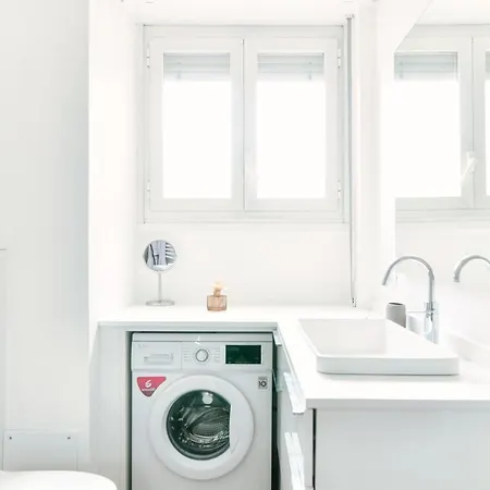 Joivy Superb Flat With Balcony קומו