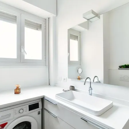 Joivy Superb Flat With Balcony קומו