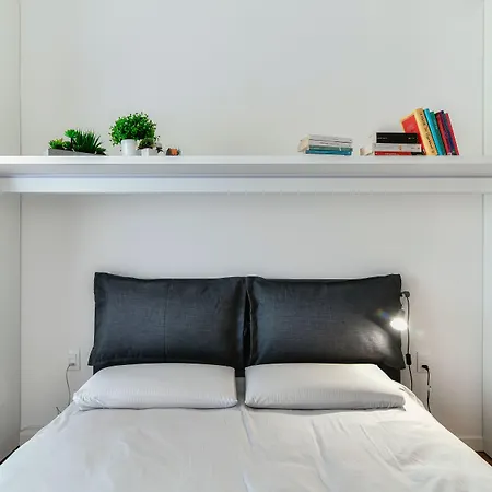 Joivy Superb Flat With Balcony アパート コモ