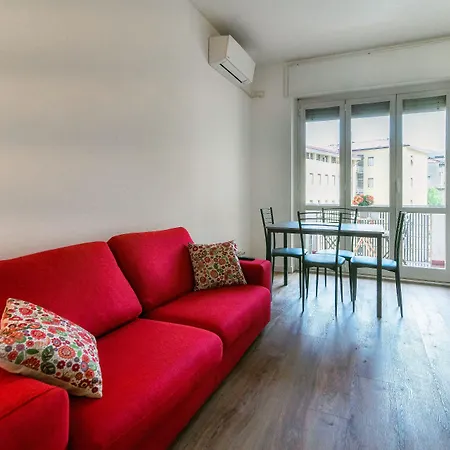Joivy Superb Flat With Balcony * コモ