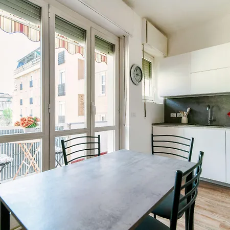 Joivy Superb Flat With Balcony Apartman