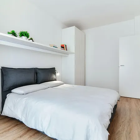Apartament Joivy Superb Flat With Balcony Como